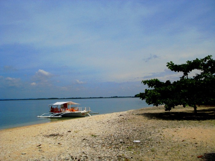 boat olotayan island