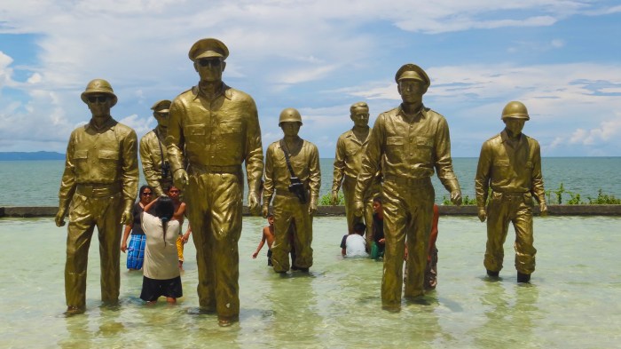 People swimming =( MacArthur Landing Memorial, Palo, Leyte, Douglas MacArthur I shall return, Philippines