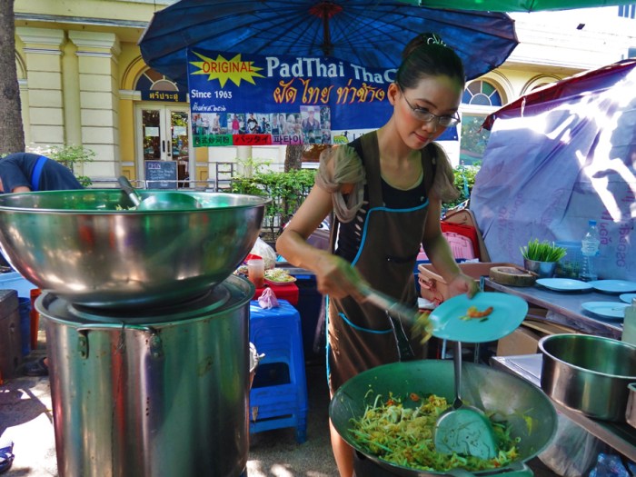 best pad thai in thailand, The Original Pad Thai at Tha Chang Pier, near grand palace, bangkok, cooked by Maneerust Phongprom