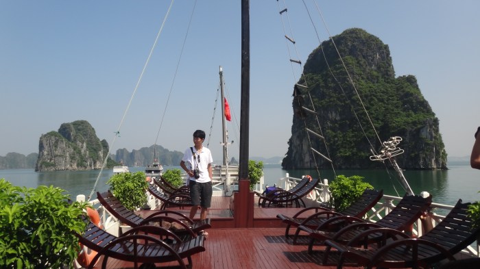 halong bay cruise boat deck