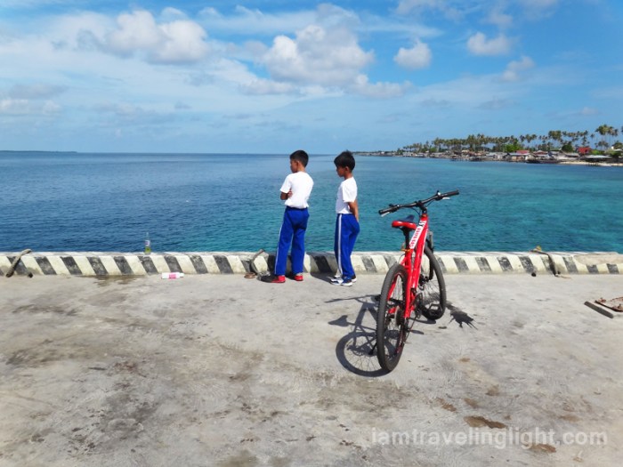 children waiting at Sibutu port, Tawi-tawi, Philippines