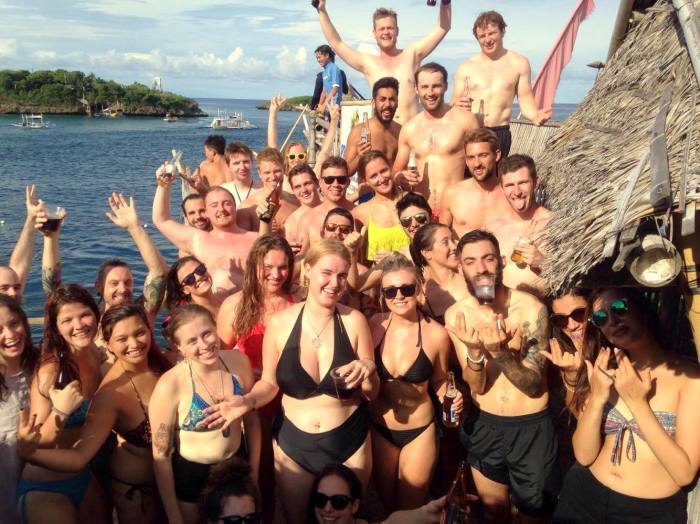 26-party-booze-cruise-drinks-on-the-boat-mad-monkey-hostel-luxury-backpacker-boracay-bolabog-beach