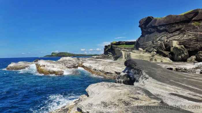 biri-rock-formations-northern-samar-waves-pounding-on-rocks-by-the-sea