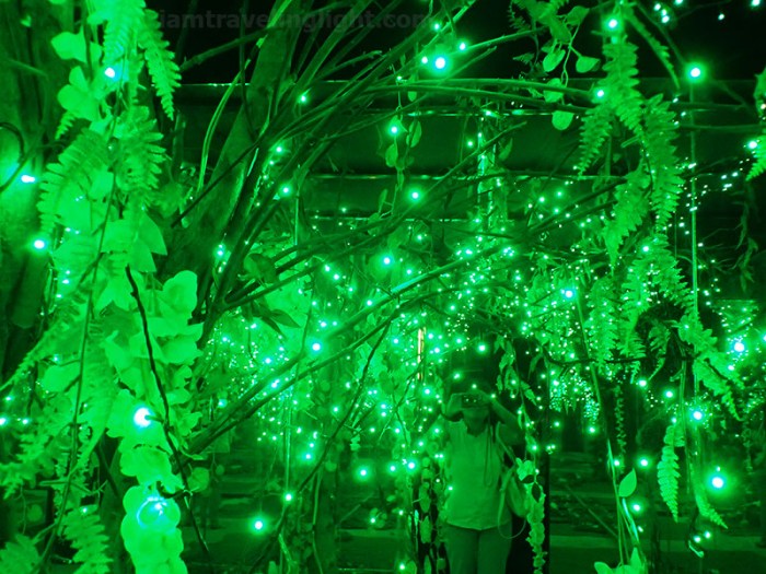 Green room, forest, inspired by Yayoi Kusama, Vast Imaginarium Mirror Rooms, illusion, Capitol Commons, Pasig, Ortigas.jpg