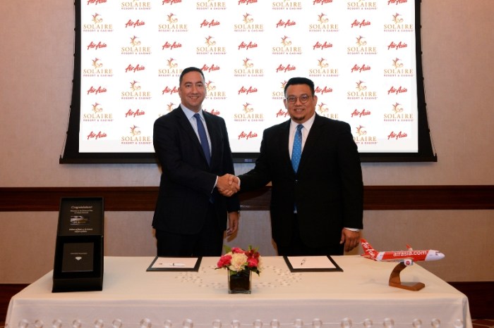 Solaire AirAsia Signing - Handshake (2)