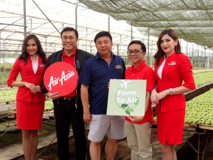 AirAsia team + Salad Time farmer owner.JPG