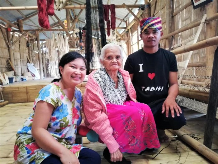 Group photo with Fu Yabing Masalon Dulo, master weaver, Gawad Manlilikha ng Bayan GAMABA awardee, Blaan indigenous tribe