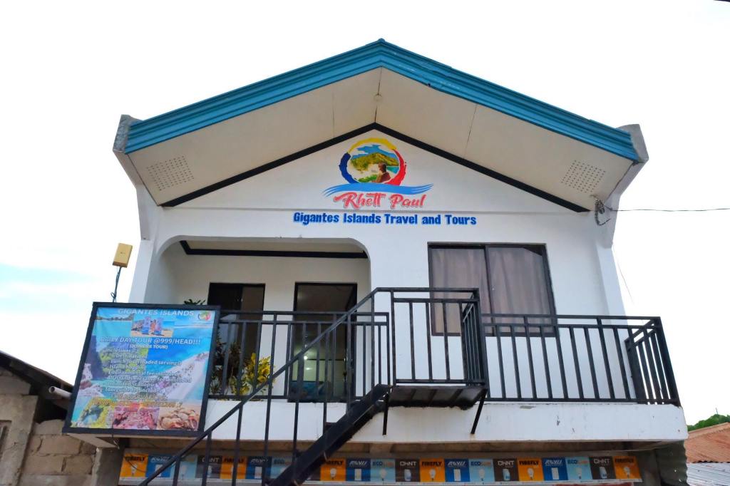 Gigantes Islands Travel and Tours office at the port