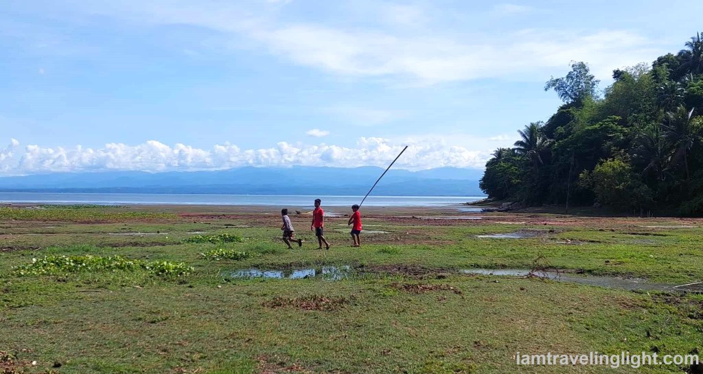 Kids running, playing, Montelago, Naujan Lake