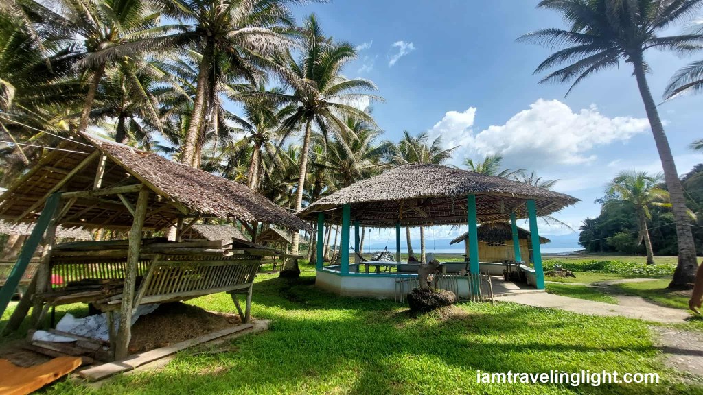 Beach vibes, hut, Montelago, Naujan Lake